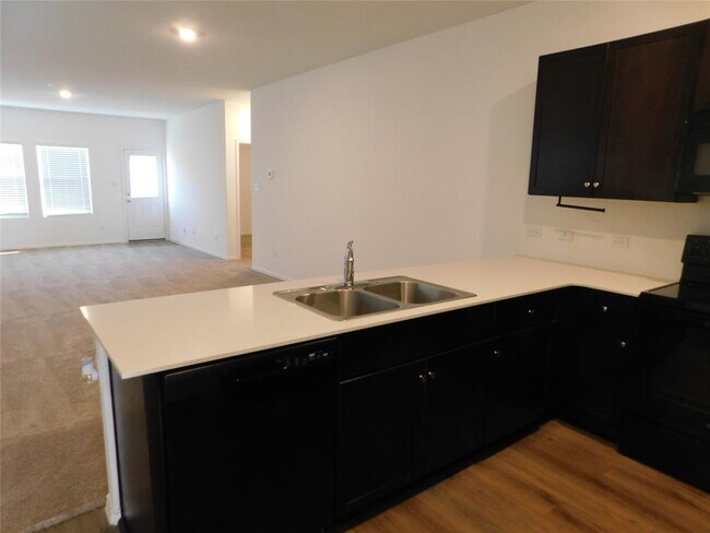 Building Photo - 340 The Bad Wy