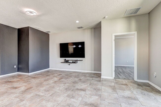 Building Photo - 32848 Sand Creek Dr