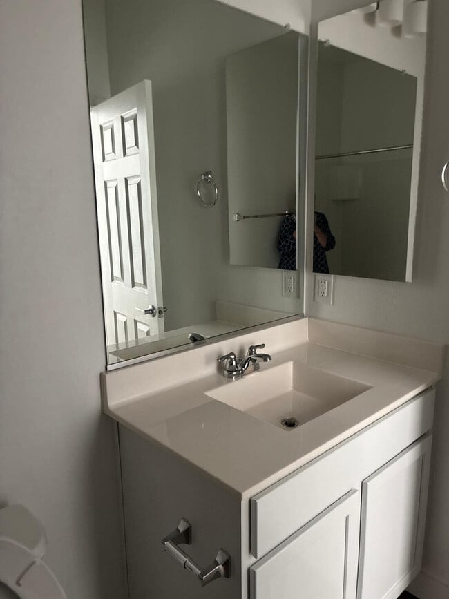 Building Photo - 5630 S Daisy Patch Pl