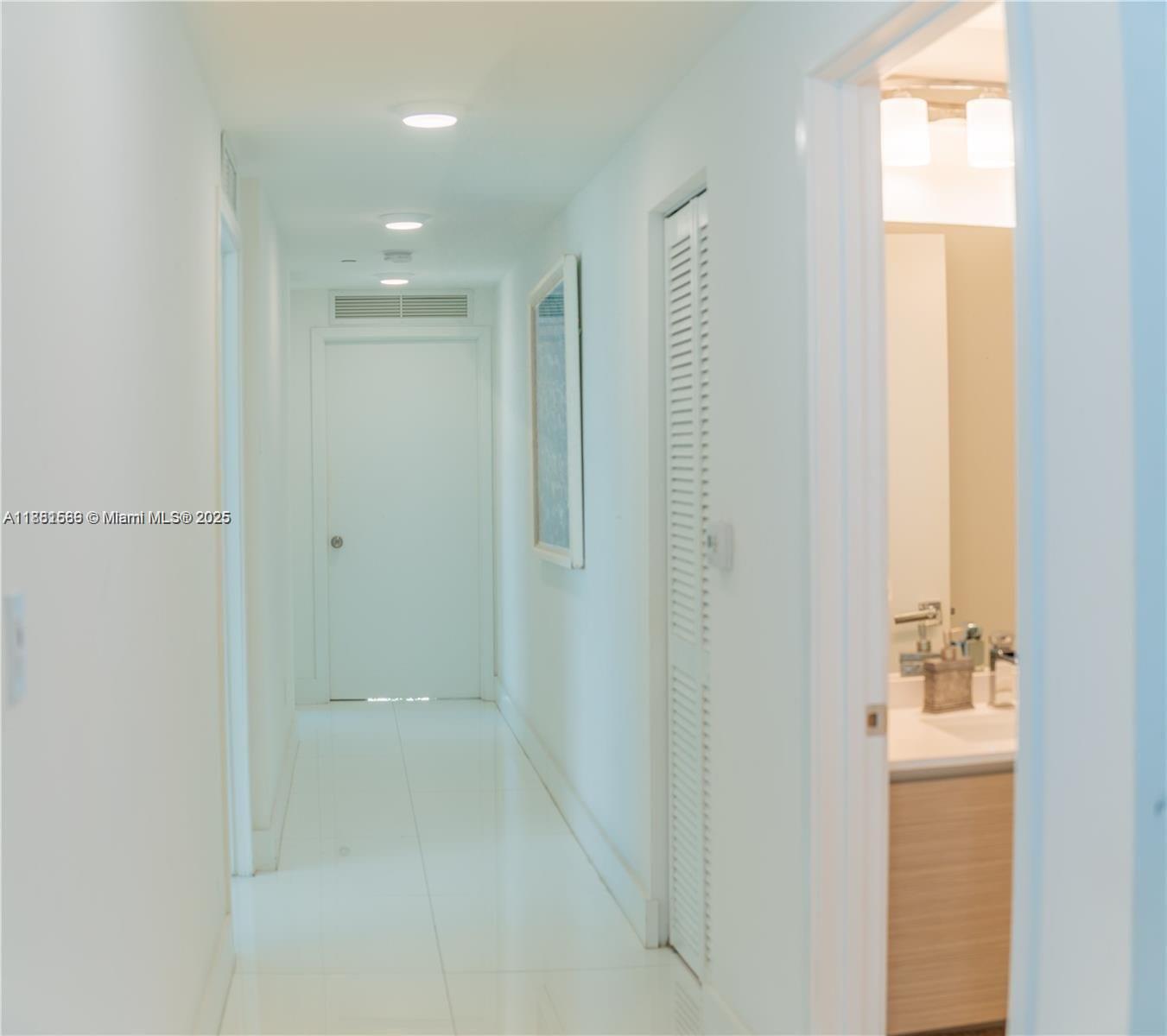 Building Photo - 600 NE 27th St