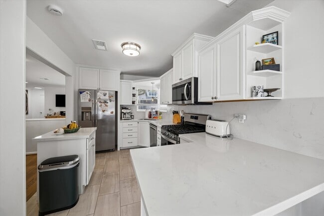 Building Photo - 3110 Castlewood St