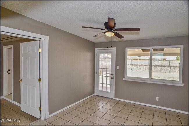 Building Photo - 9004 Acatlan Ln