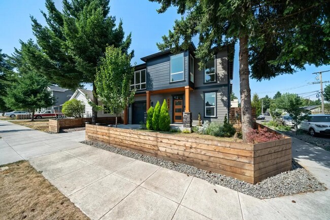 Building Photo - Modern 3 Bedroom + 2.5 bath home in SE Portland!! Brentwood Neighborhood with Air Conditioning!!