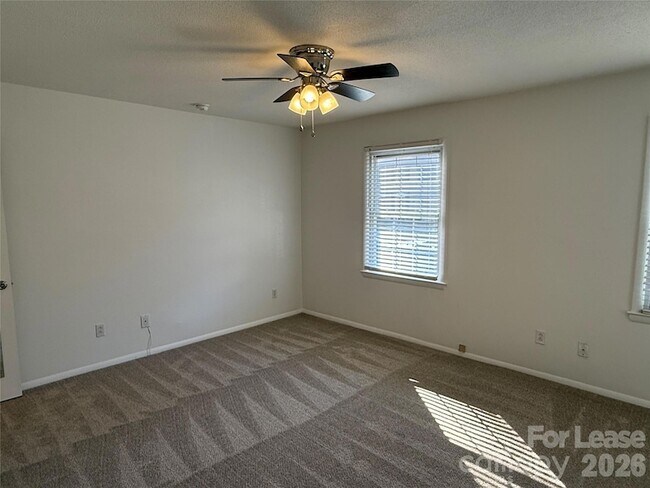Building Photo - 4605 Hedgemore Dr