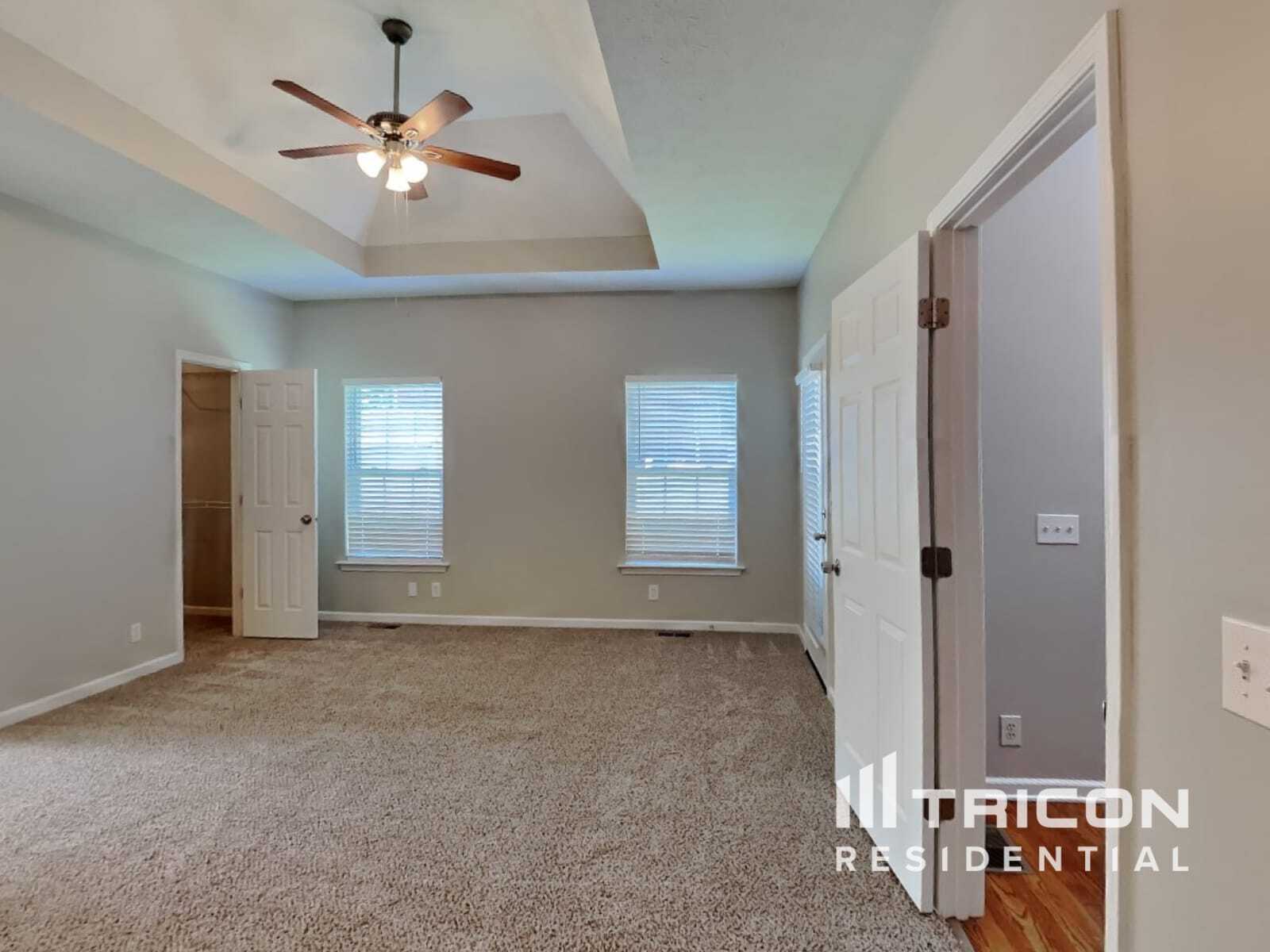 Building Photo - 316 Lone Oak Dr