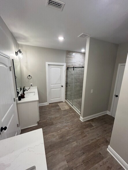 Building Photo - 5991 Born Dr