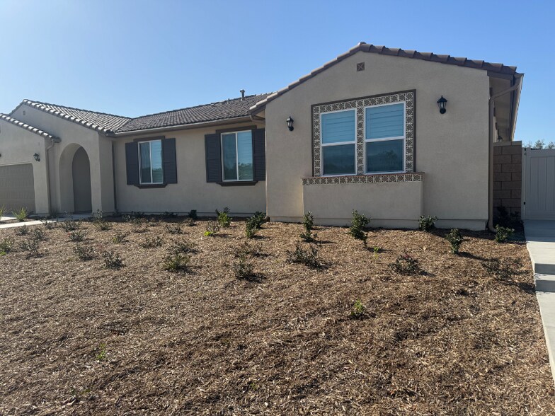 Building Photo - 11762 Saddleback Dr