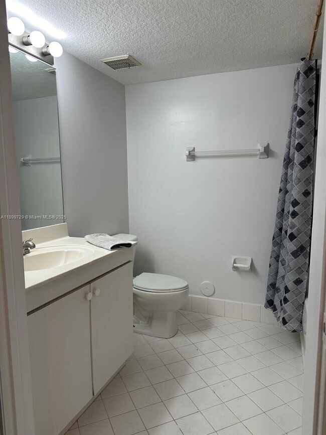 Building Photo - 1270 SE 28th Ct