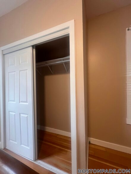 Building Photo - 816 River St