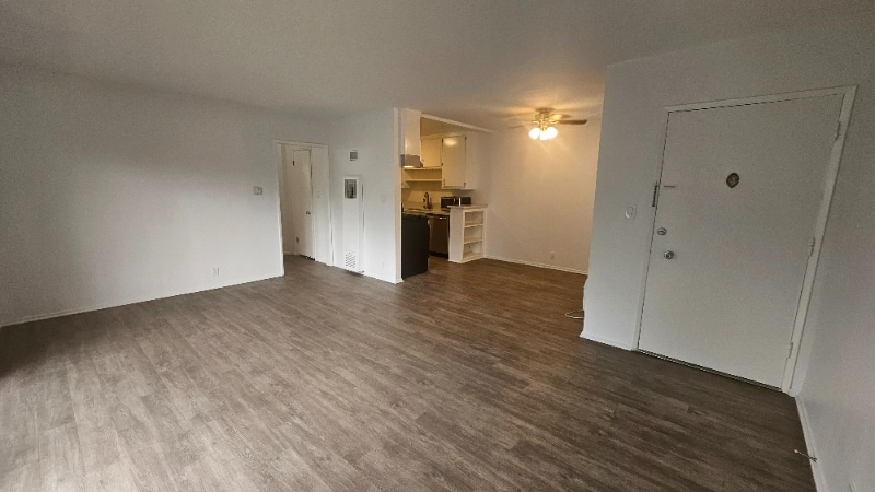 Building Photo - 545 Hayworth Ave