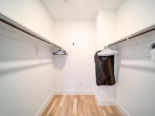 Building Photo - 2916 Hawthorne Ave