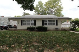 Building Photo - October 2025 FREE On This One Bedroom Dupl...
