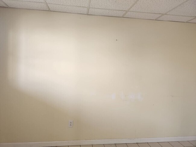 Building Photo - 413-415-415 N 6th Ave