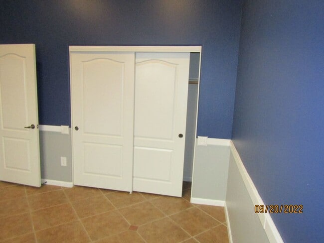 Building Photo - Beautiful Traditions Single Story Home is Centrally Located Near Shopping/101 Frwy