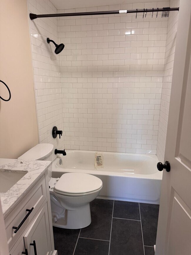 Building Photo - 3 Bedroom || 1 Bathroom - Single Family Home