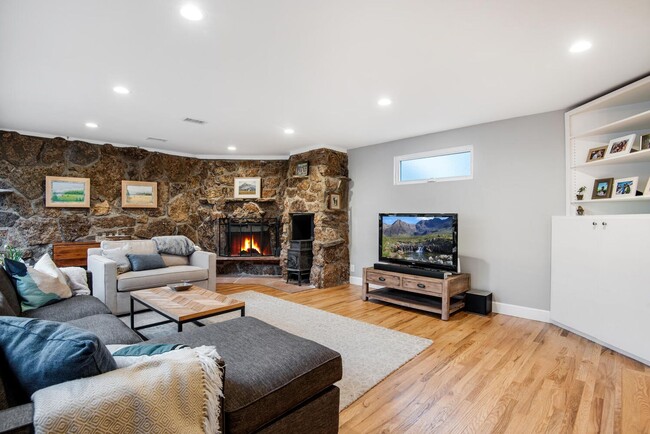 Building Photo - Beautifully Renovated Home in the Berkley ...