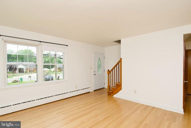 Building Photo - 6700 Livingston Rd