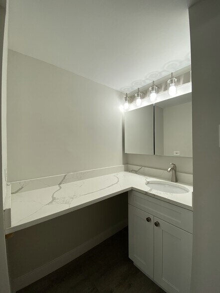 Powder Room - 1530 Key Blvd