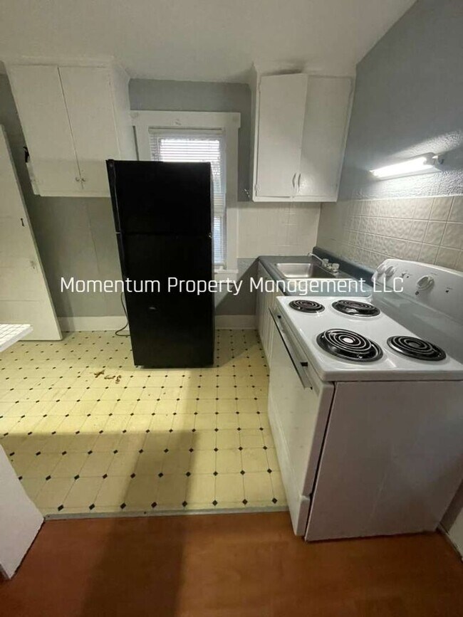 Building Photo - Beautiful One Bedroom One Bath- AVAILABLE FOR IMMEDIATE MOVE IN!!