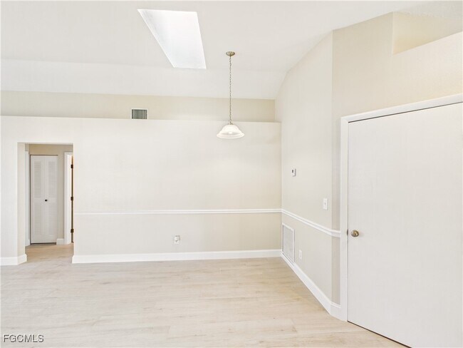 Building Photo - 17409 Braddock Rd