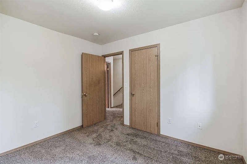 Building Photo - 9611 161st St E