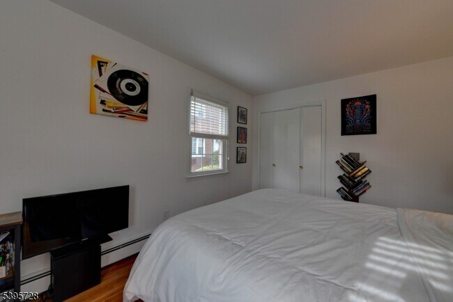 Building Photo - 666 Bloomfield Ave