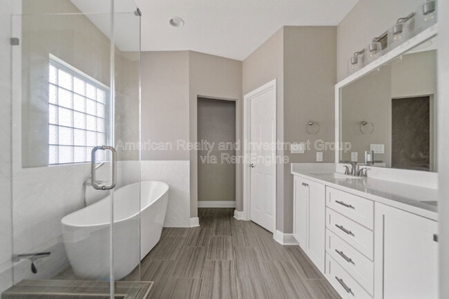 Building Photo - 4301 Hidden Lakes Dr