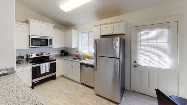 Building Photo - Ken-561 N 10th Pl. Show Low, AZ 85901