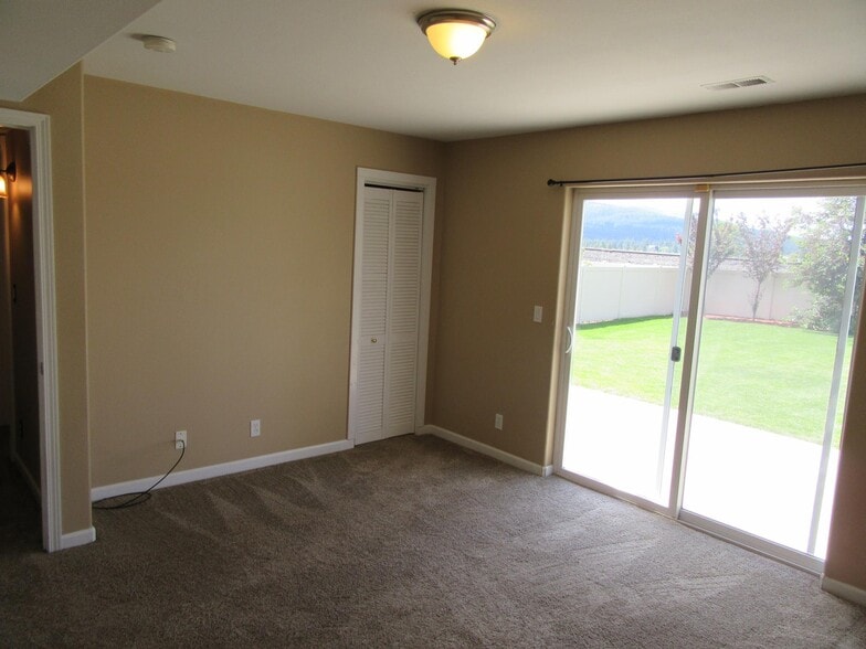 Building Photo - 1314 W Tualatin Dr