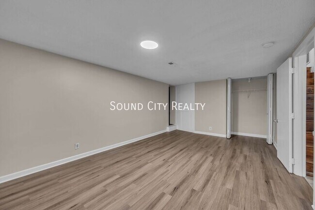 Building Photo - 2820 St Edwards Dr