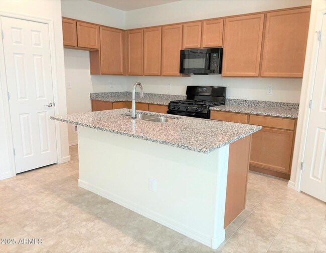 Building Photo - 3916 S 58th Ln
