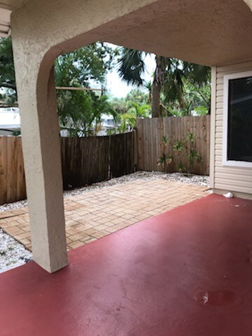 Building Photo - 812 E Gulf Blvd