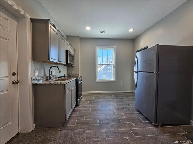 Building Photo - 139 W Main St