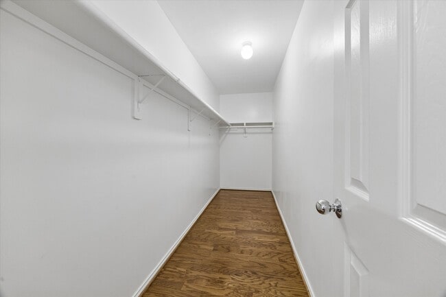 Building Photo - 1421 W 26th St