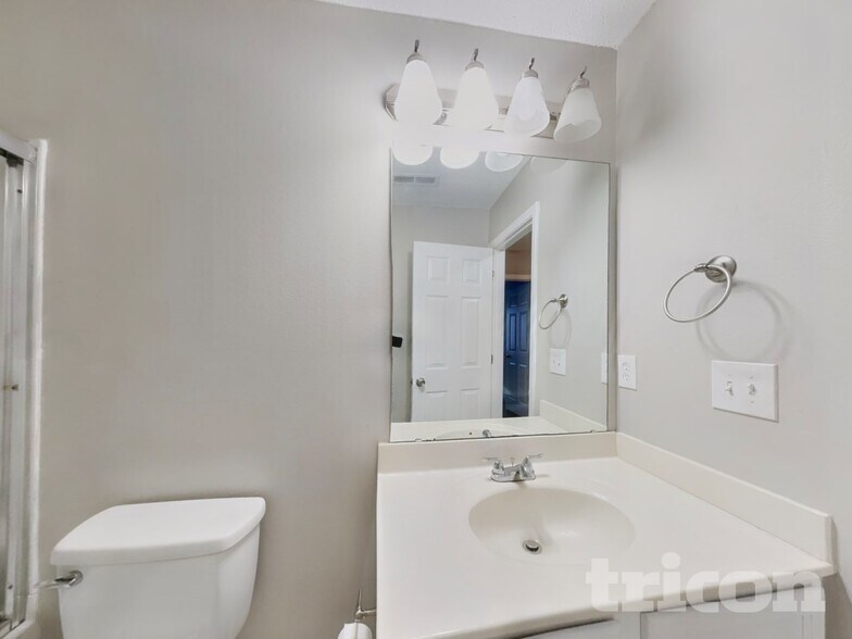 Building Photo - 3733 Eskdale Dr