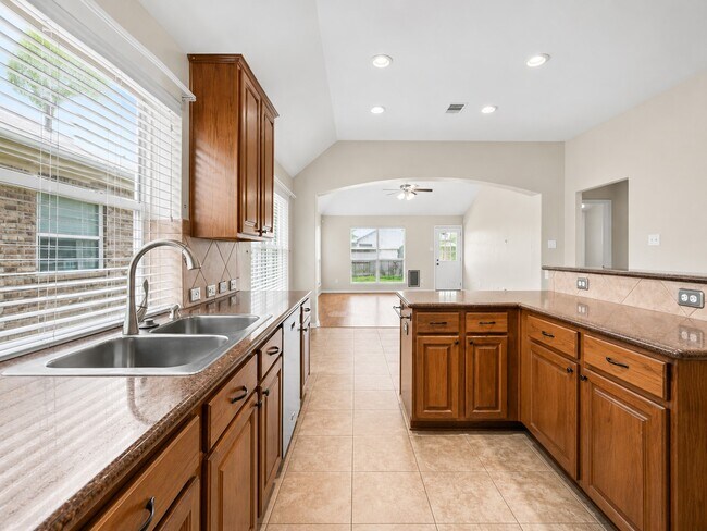 Building Photo - 6114 Menor Crest Dr
