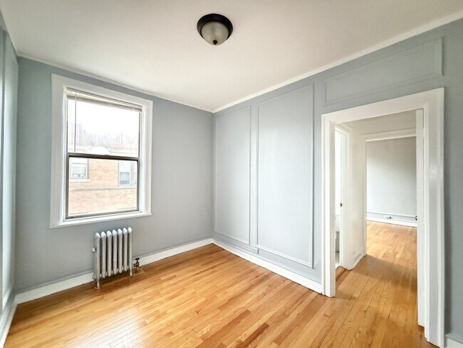 Building Photo - 1371 W Estes Ave