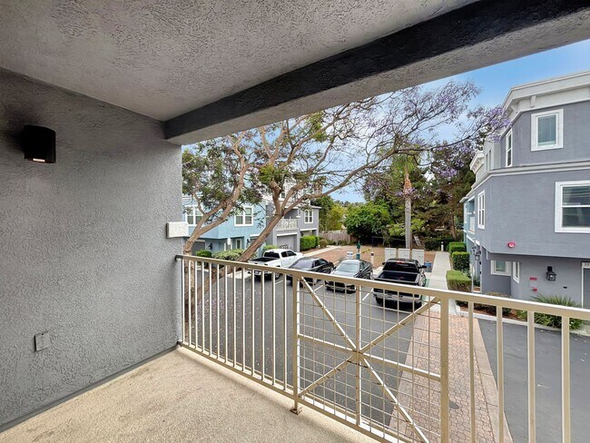 Building Photo - SD: Bright 2BD/2.5BA Townhome in Point Loma with Fireplace, Private Balcony & Tandem Garage