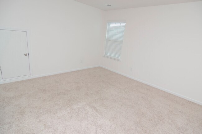 Building Photo - 116 Leslie Silver Dr