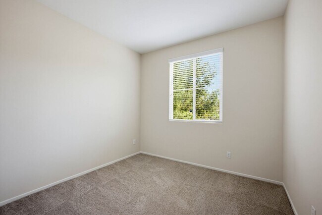 Building Photo - 42910 Avenida Amistad