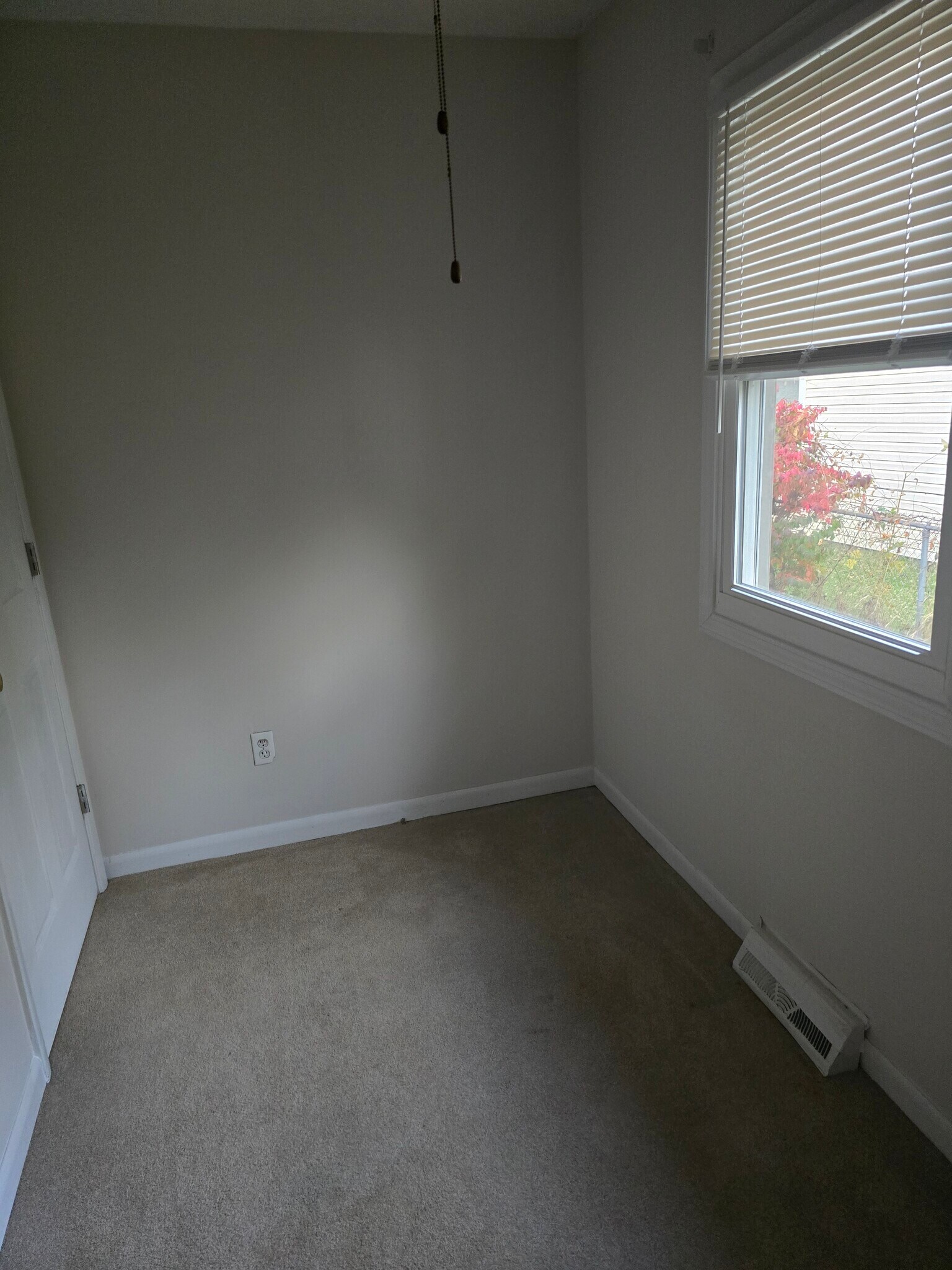 bedroom - 8570 Country Club Dr