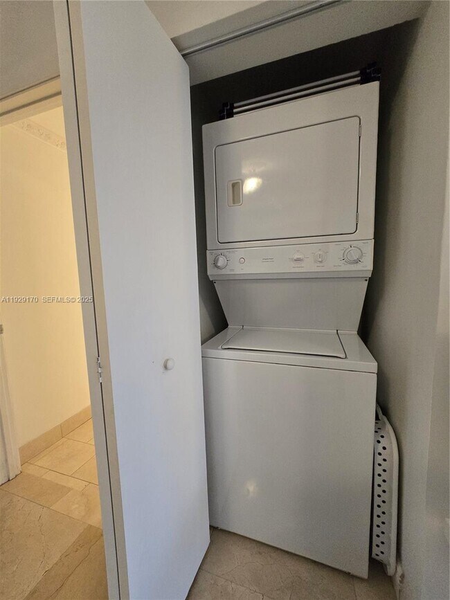 Building Photo - 90 SW 3rd St