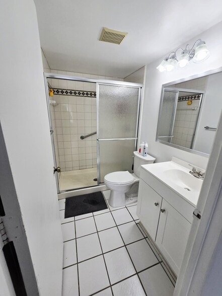 Building Photo - 1102 Green Pine Blvd