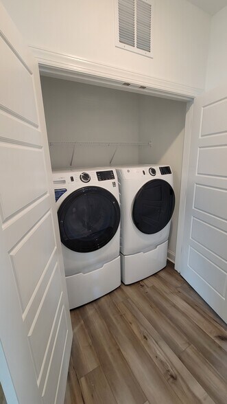 Washing and Dryer - 506 Village Branch Ln