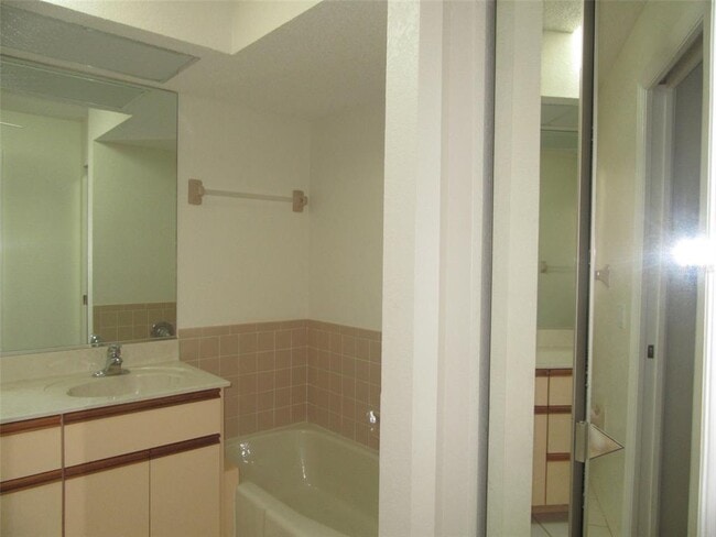Building Photo - 4341 Nemo Ave