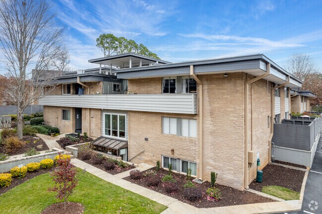 Building Photo - 4300 Chastain NE