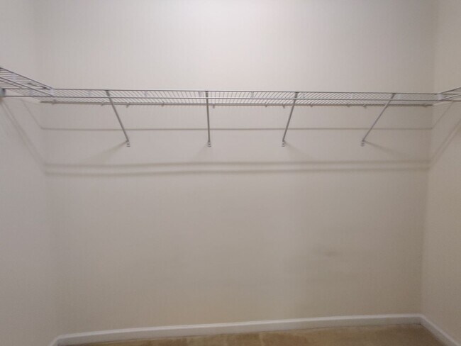 Building Photo - 4 Bedroom, 2.5 Bath Townhome in Savannah Townhomes