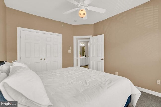 Building Photo - 2460 Eastbourne Dr