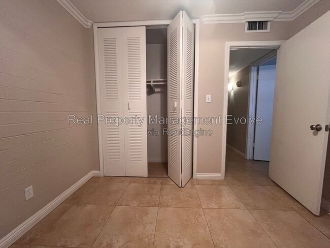 Building Photo - 12076 N Pebble Beach Dr