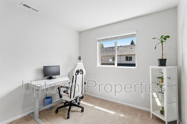 Building Photo - 876 N 18th Ave